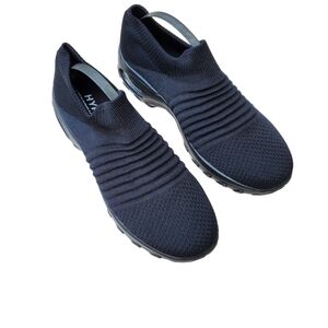 NWT HYPER HYPERBOOST memory foam sneakers